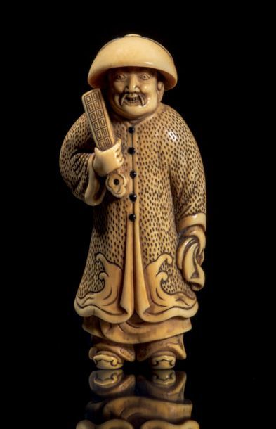 Milieu Epoque EDO (1603 - 1868) * Netsuke en ivoire représentant un mandarin chinois...