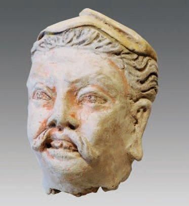 ART GRECO-BOUDDHIQUE DU GANDHARA (Ier - Vème siècle) Tête d'homme moustachu. Cheveux...