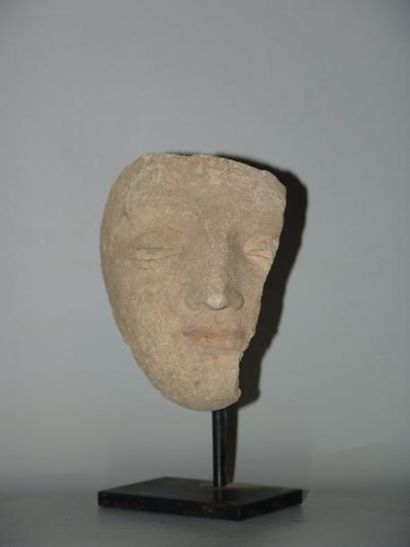 ART GRECO-BOUDDHIQUE DU GANDHARA (Ier - Vème siècle) Masque de Bouddha. En stuc à...