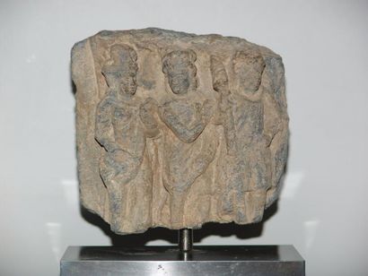 ART GRECO-BOUDDHIQUE DU GANDHARA (Ier - Vème siècle) Fragment de bas relief orné...