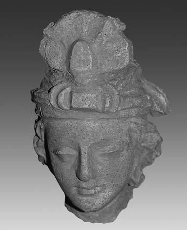 ART GRECO-BOUDDHIQUE DU GANDHARA (Ier - Vème siècle) Tête de Boddhisattva au turban....