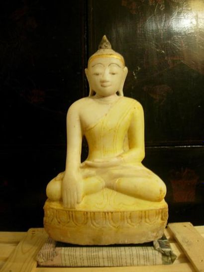 BIRMANIE - CAMBODGE - LAOS - SIAM - VIÊTNAM Statuette de Bouddha. En albâtre. Birmanie,...
