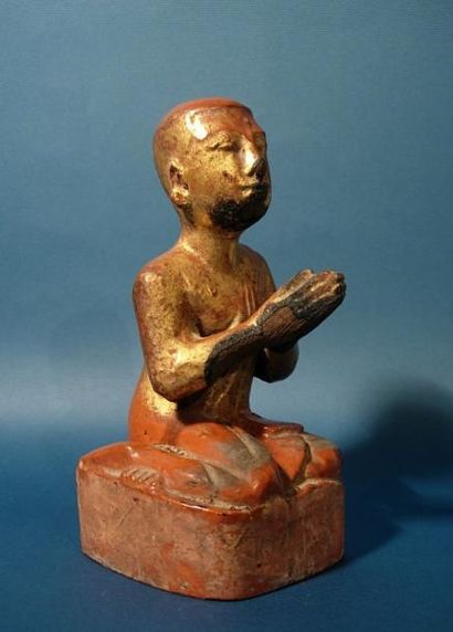 BIRMANIE - CAMBODGE - LAOS - SIAM - VIÊTNAM Statuette de moine. En bois de teck laqué...