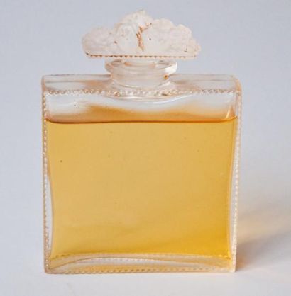 RENÉ LALIQUE - D'ORSAY Flacon « Fleur de France » Flacon en verre blanc soufflé moulé,...