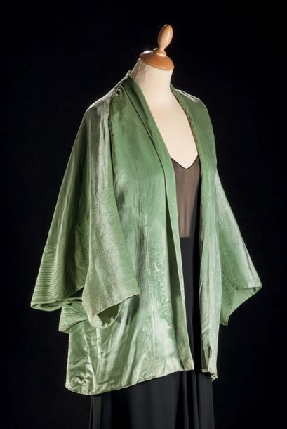 Jeanne LANVIN Veste trois-quart en panne de velours de couleur amande à effet de...