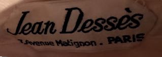 Jean Dessès Ensemble comprenant un boléro et une robe en dentelle de couleur crème....