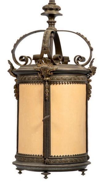 null Lanterne cylindrique en bronze à motifs d'enroulements feuillagés.
Circa 1880.
H....