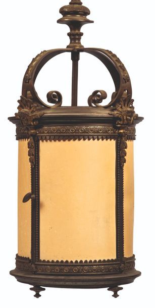 null Lanterne cylindrique en bronze à motifs d'enroulements feuillagés.
Circa 1880.
H....