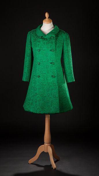 Jacques HEIM Robe et manteau en satin vert émeraude cloqué de motifs de feuilles...