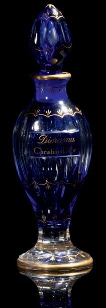 BACCARAT - Christian DIOR «Diorama»
Flacon en cristal overlay bleu titré à l'or dans...
