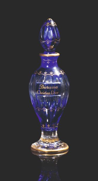 BACCARAT - Christian DIOR «Diorama»
Flacon en cristal overlay bleu titré à l'or dans...