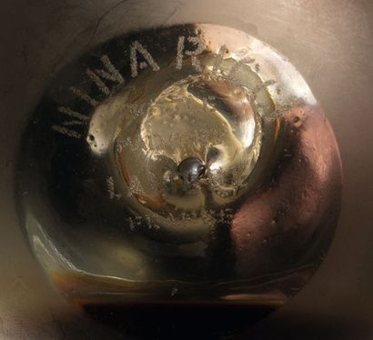 Lalique - Nina Ricci «Fille d'Eve»
Flacon en cristal incolore dépoli représentant...