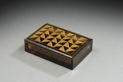 GABRIEL-ARGY ROUSSEAU (1885-1953) 
Boîte couverte en verre fumé noir à décor sur...