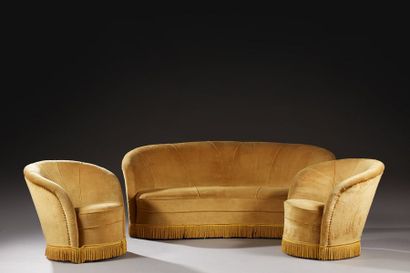 TRAVAIL FRANCAIS 1930-1950 
Salon comprenant un canapé deux places et une paire de...