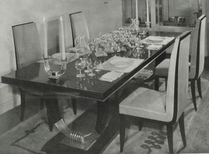 Jean PASCAUD (1903-1996) 
Table de salle à manger en placage de palissandre, plateau...