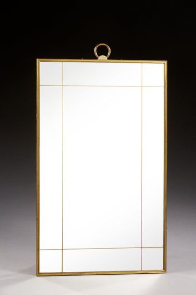 ANDRE ARBUS, dans le goût de 
Miroir rectangulaire à encadrement en laiton doré
Dimensions:...