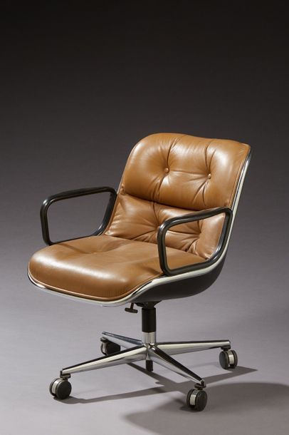CHARLES POLLOCK (1930-2013) 
Fauteuil de bureau modèle «Executive Chair» à coque...