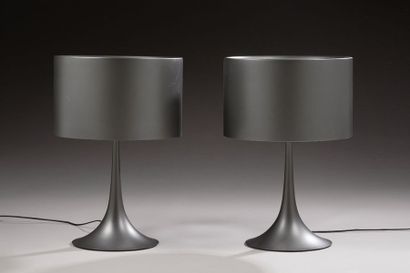 Sebastian WRONG (XXe-XXIe) 
Paire de lampes modèle «Spun Light T1» en aluminium laqué...