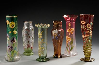 Manufacture de CLICHY 
Suite de six vases en verre teinté vert à décor émaillé de...