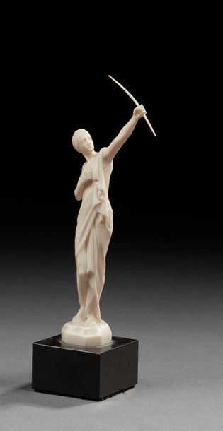 ARMAND BOULARD (XIX-XXème) 
*Sculpture en taille directe sur ivoire figurant une...