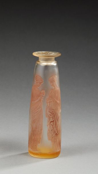René LALIQUE 
Flacon en verre moulé-pressé patiné
Signé «R. Lalique»
H: 12,5 cm (accident...