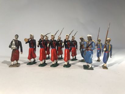 null IIIème République. France. Zouaves et Turcos. Belle série de 7 zouaves défilant...