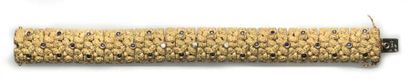 null Bracelet souple en or jaune amati 18K (750°/00) orné de saphirs et de diamants...