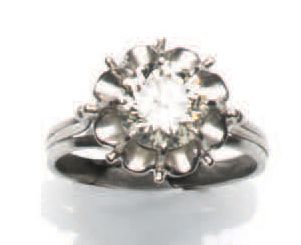 null Bague en or gris 18K (750°/00) et en platine (950°/00) sertie d'un diamant t....