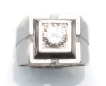 null Bague chevalière en or 18K (750°/00) et platine (950°/00) sertie d'un diamant...