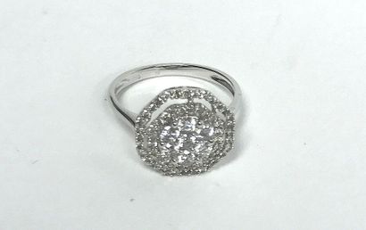 null Bague octogonale ajourée or blanc 18K (750°/00) sertie de diamants t. brillant.
TDD:...