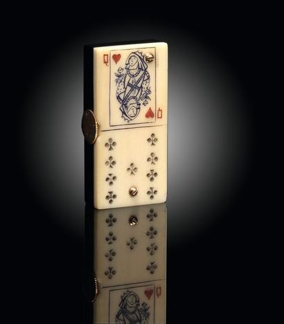 CARTIER Montre de sac formant domino de carte en bakélite noire et blanche. Cadran...