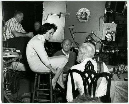 Photo originale - Elizabeth TAYLOR Elizabeth Taylor et Yul Brynner dans les studios...