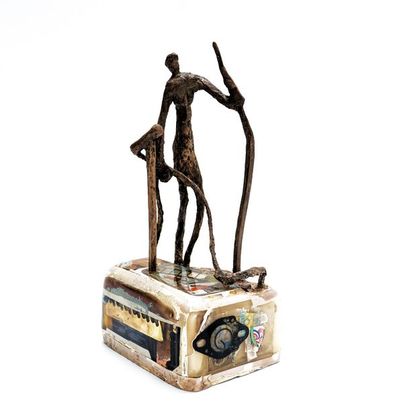 DAIREAUX Stéphane Saapta # 2 / Sculpture en résine chargée de poudre de bronze, polyester,...