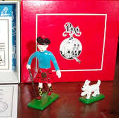 null PIXI 4511. Tintin en écossais et Milou.
D'après «L'ile noire». Avec boite rouge...