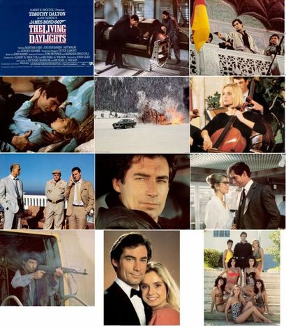 12 photos - THE LIVING DAYLIGHTS - 1987 Jeu complet de 11 photos+ Carton Générique,...