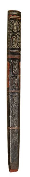 JAPON - Epoque EDO (1603 - 1868) Bâton de prière rituel Aînou en bois laqué rouge...