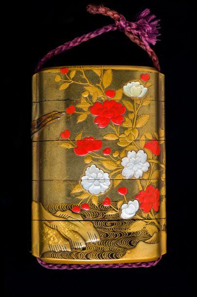 JAPON - Fin Époque EDO (1603 - 1868) * Inro à quatre cases à fond en laque d'or kinji...