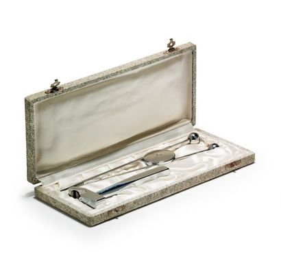 JACQUES ADNET (1900-1984) Casse noix moderniste en métal chromé
L: 20 cm
