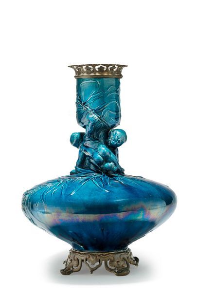 Louis Robert CARRIER-BELLEUSE, dans le goût de Lampe en céramique émaillée bleue...
