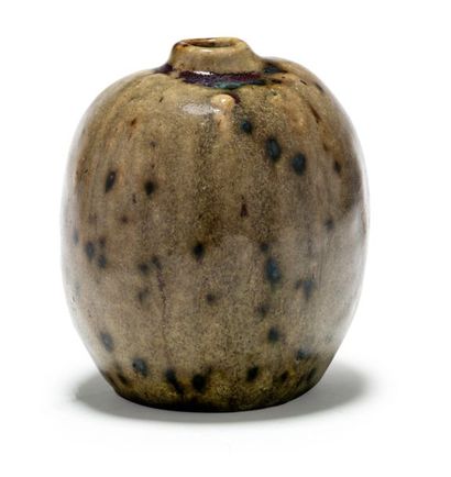 PIERRE ADRIEN DALPAYRAT (1844-1910) Vase ovoïde en grès émaillé brun nuancé rouge...