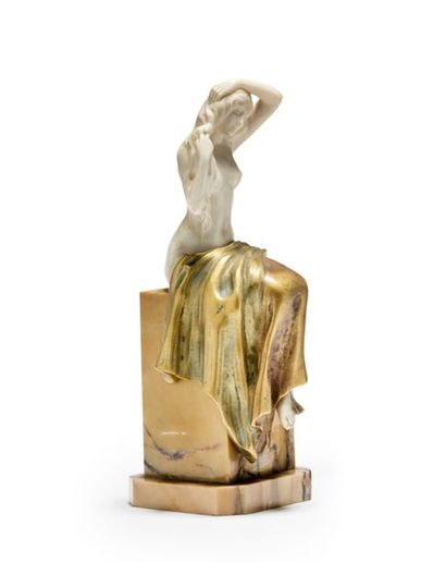 Louis BARTHELEMY (XIX-XXème) * «Femme assise se coiffant»
Sculpture en bronze, ivoire...