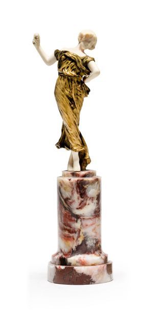 Louis BARTHELEMY (XIX-XXème) * «Danseuse aux boucles»
Sculpture en bronze et ivoire
Socle...