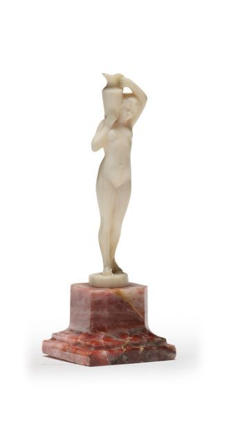 TRAVAIL ANONYME * «Femme à la cruche»
Sculpture en ivoire
Base en marbre
H: 8 cm...