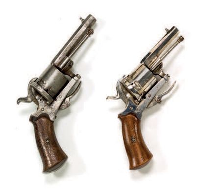 null Deux revolvers à broche, six coups, calibre 7 mm
Canons à pans, détentes pliantes,...