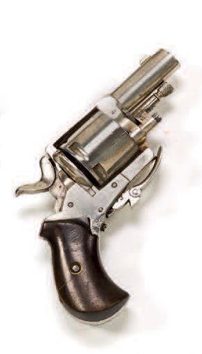 null Revolver British Bull Dog
Six coups, calibre 320.
Canon rond rayé. Détente pliante.
Plaquettes...