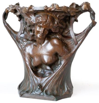 Paul François BERTHOUD (1870-1933) Grande bouquetière « Muse ». Epreuve en bronze,...