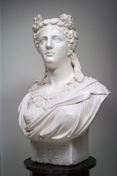 Théodore DORIOT, XIXe siècle Buste de Marianne en plâtre laqué. (Accidents). Signé.
H....
