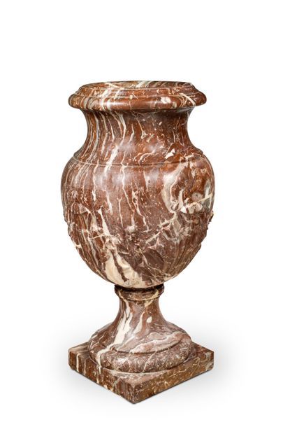 null Paire de vase en marbre brèche rouge royal de Belgique de forme ovoïde à décor...