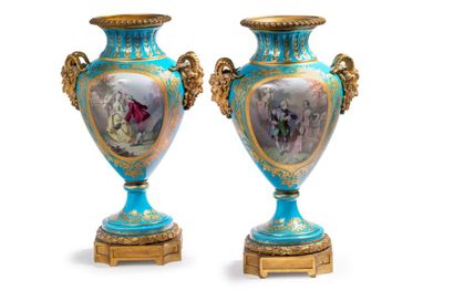 null Paire de vases balustre en porcelaine dure dans le goût de Sèvres à fond de...