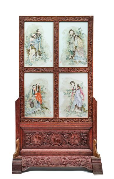 CHINE - Début XXe siècle Grand écran en bois comprenant quatre plaques rectangulaires...